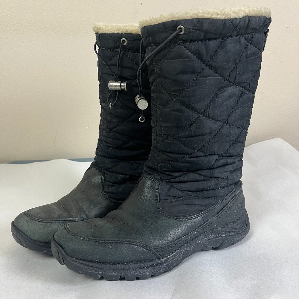 UGG Snowpeak Womens Winter Snow Boots US 7 Sherpa Lined Quilted Imsulated Black